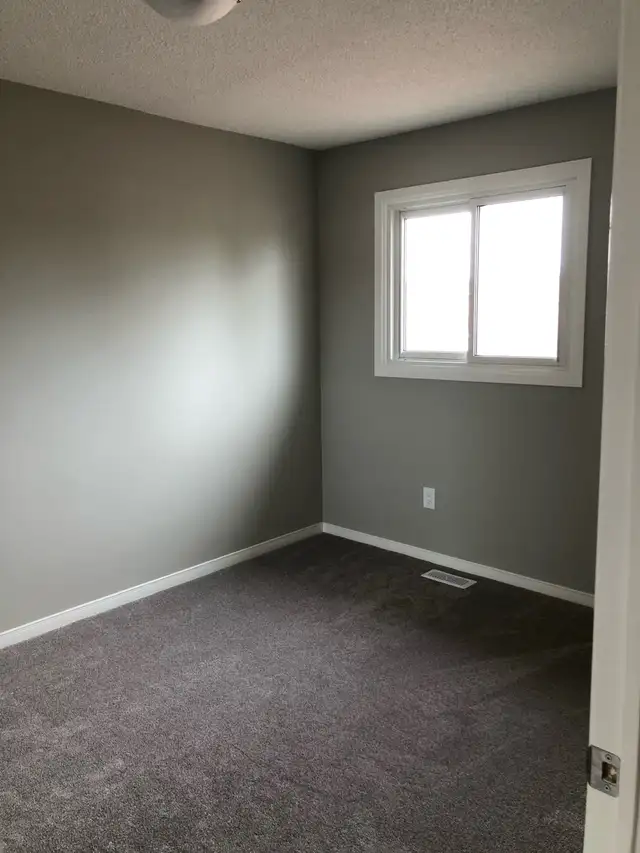 3 BDRM 3 BATHRM UPPER LEVEL APT in Orangeville AVAIL May 1/26 - Photo 6