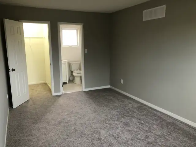 3 BDRM 3 BATHRM UPPER LEVEL APT in Orangeville AVAIL May 1/26 - Photo 8