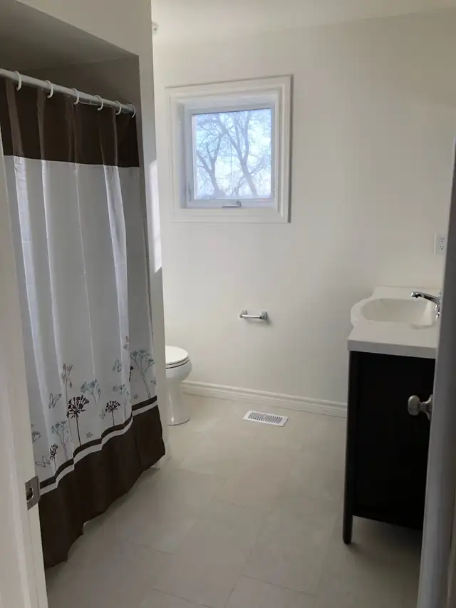 3 BDRM 3 BATHRM UPPER LEVEL APT in Orangeville AVAIL May 1/26 - Photo 9