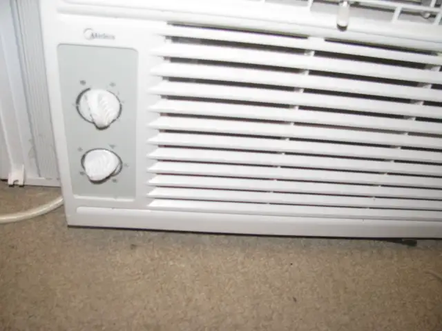 Window Air Conditioner - Photo 2