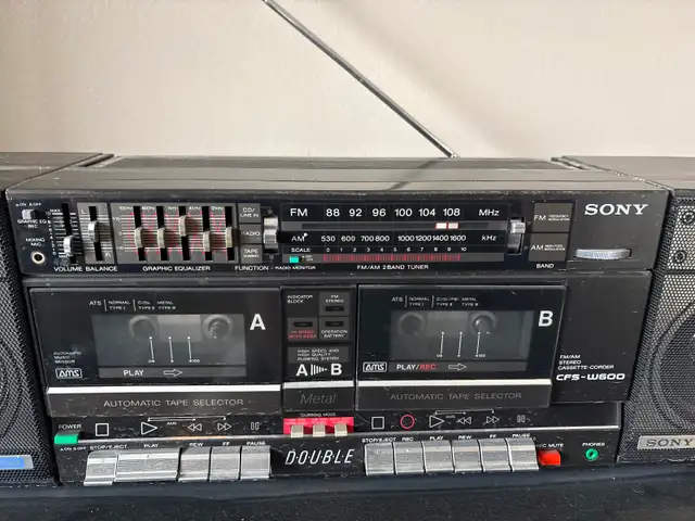Vintage Sony tape player for sale - Photo 3