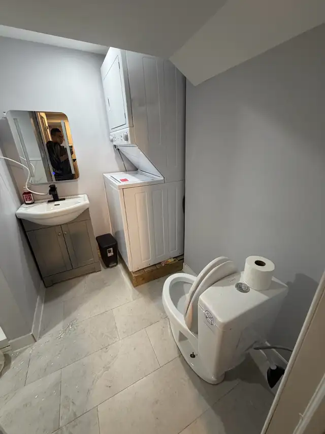 Private room in basement - Downsview area - Photo 4