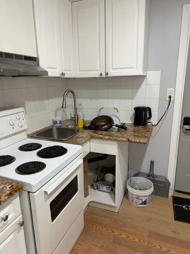 Private room in basement - Downsview area - Photo 6