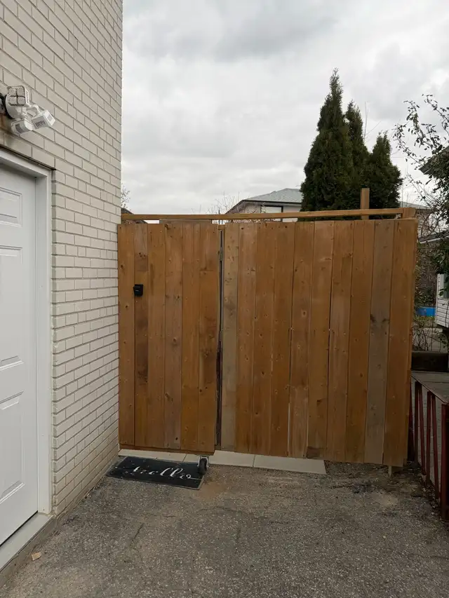 Private room in basement - Downsview area - Photo 8