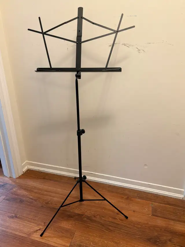 On stage folding music Stand with carry bag. Unused. As new.