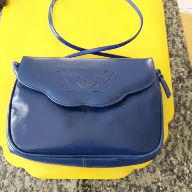 BEAU SAC À MAIN NEUF FEMME CUIR BLEU 7'HAUTx9.5'LARGE: $10.00 - Photo 3