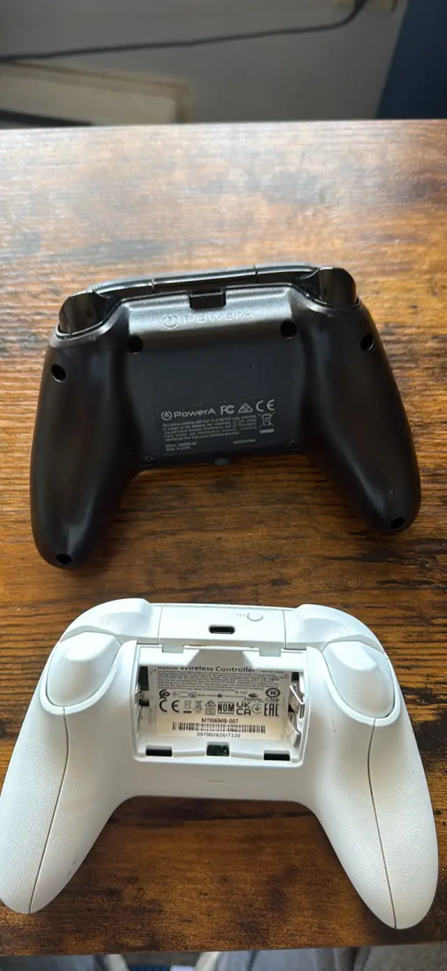 Xbox Controllers - Photo 2