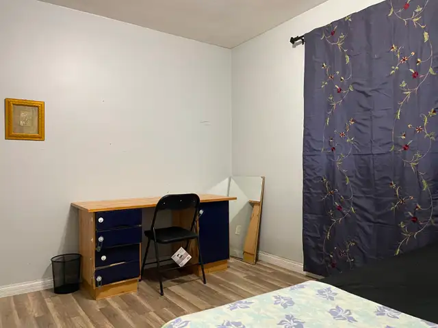 5-min Walk to Westbrook LRT Station, Rosscarrock, SW - Photo 3