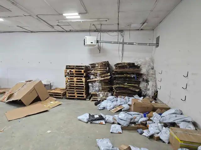 Levesque street commercial warehouse - Photo 2