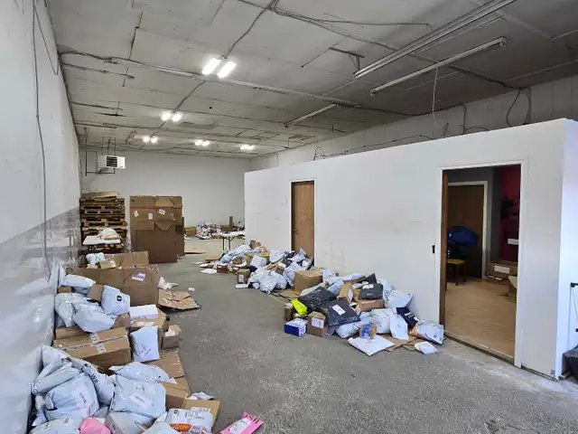 Levesque street commercial warehouse - Photo 5