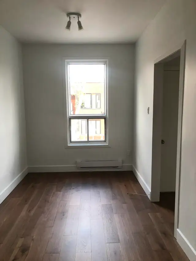 Grand 2 1/2 rénové, très ensoleillé à louer / Semis-meublé - Photo 5