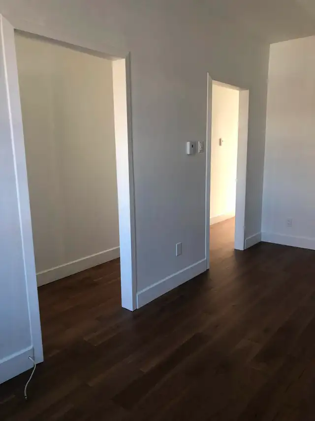 Grand 2 1/2 rénové, très ensoleillé à louer / Semis-meublé - Photo 7