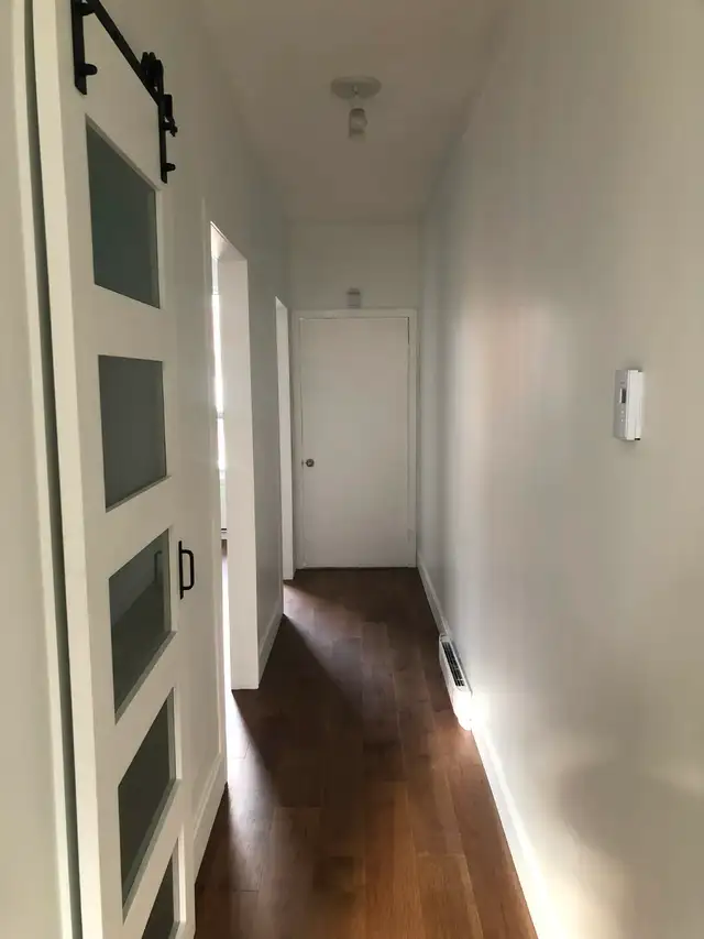 Grand 2 1/2 rénové, très ensoleillé à louer / Semis-meublé - Photo 8