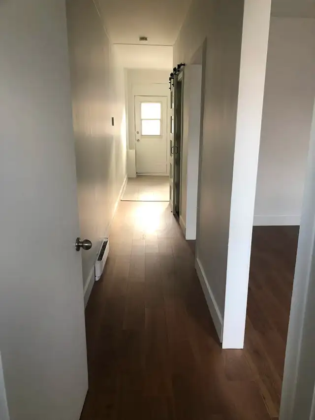 Grand 2 1/2 rénové, très ensoleillé à louer / Semis-meublé - Photo 9