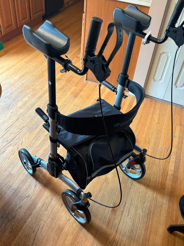 Upright walker - Photo 2