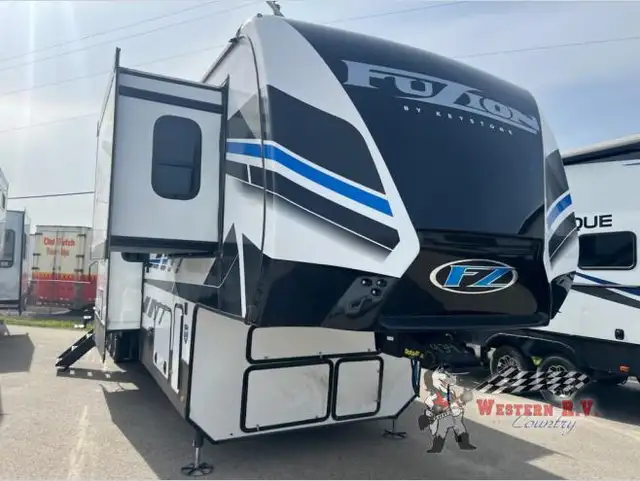 2022 Fuzion 429 - Photo 2