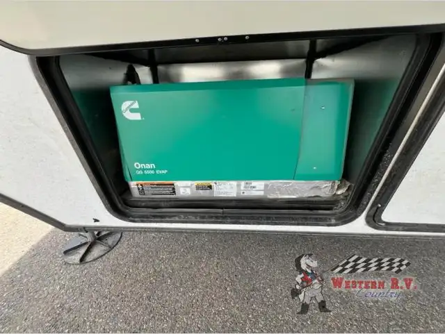 2022 Fuzion 429 - Photo 4