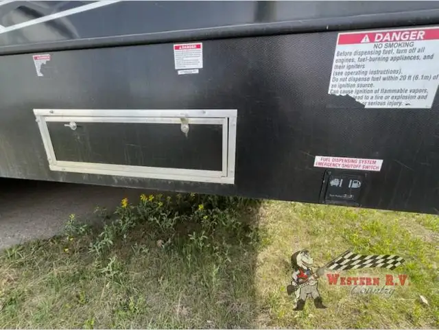 2022 Fuzion 429 - Photo 5