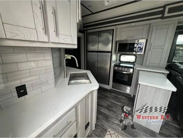 2022 Fuzion 429 - Photo 7