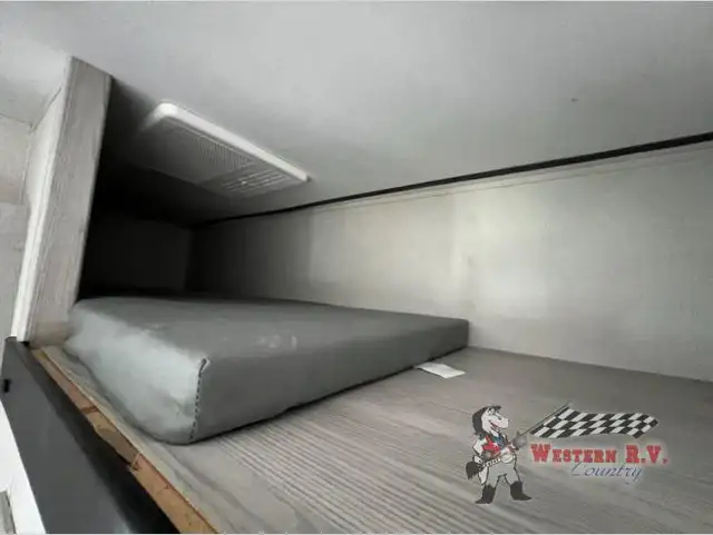 2022 Fuzion 429 - Photo 11