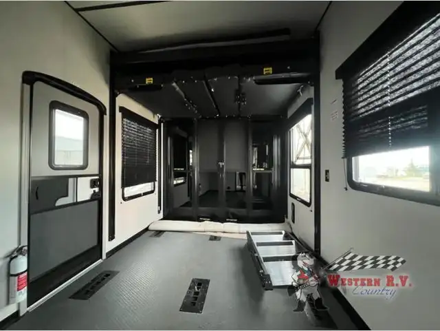 2022 Fuzion 429 - Photo 12