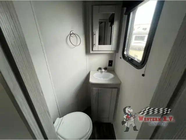 2022 Fuzion 429 - Photo 14