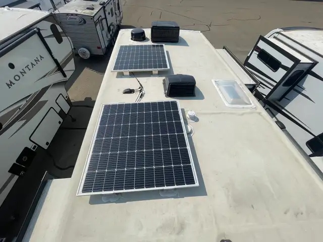 2022 Fuzion 429 - Photo 23