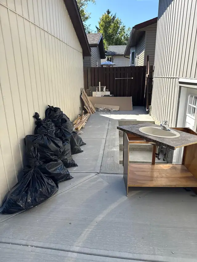 cheapest and fastet Junk removal service in Calgary - Photo 5