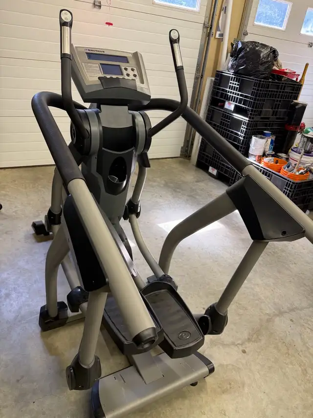 Nautilus Elliptical EV7.18 Pro Like New