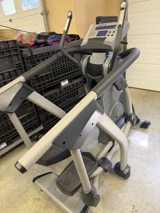 Nautilus Elliptical EV7.18 Pro Like New - Photo 3