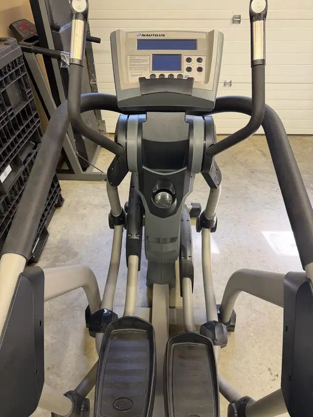 Nautilus Elliptical EV7.18 Pro Like New - Photo 4