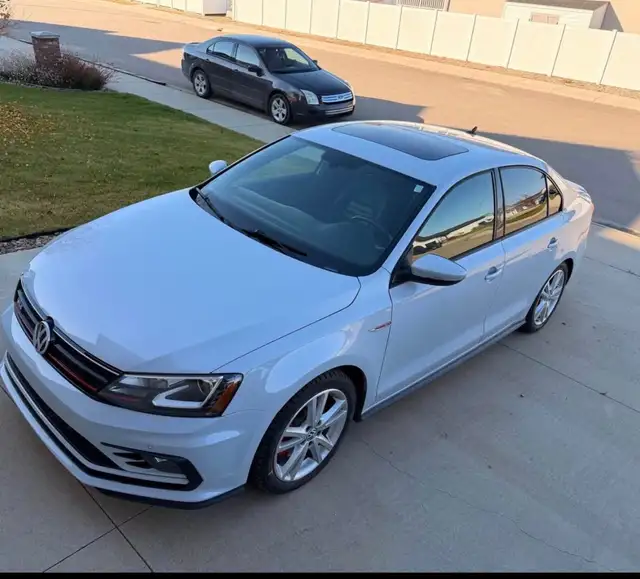 2017 Volkswagen Jetta GLI (Mint condition)