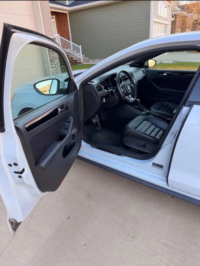 2017 Volkswagen Jetta GLI (Mint condition) - Photo 3