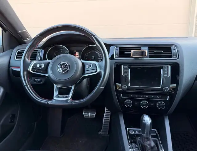 2017 Volkswagen Jetta GLI (Mint condition) - Photo 7