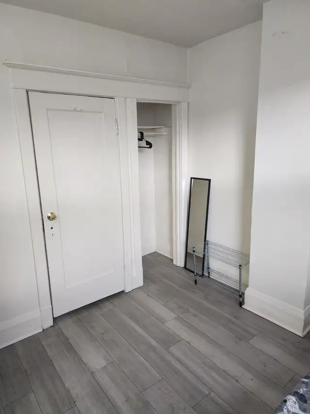 Nice room in a house, utilities WiFi included, Christie-St.Clair - Photo 3