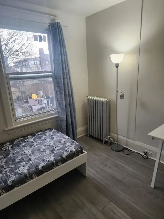 Nice room in a house, utilities WiFi included, Christie-St.Clair - Photo 5