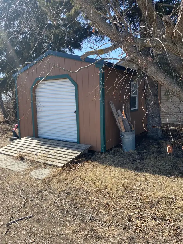 Storage Shed - Photo 4