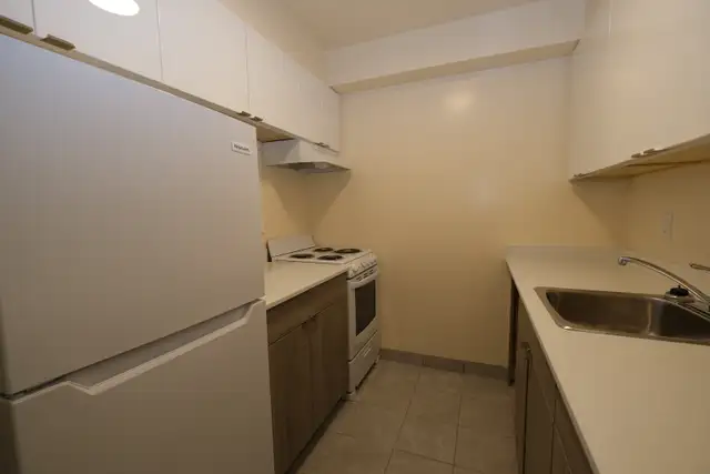 One Bedroom Apartment Next to Seawall - Photo 5