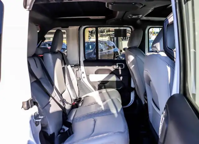 Ensemble de Siège Cuir Blanc JEEP Wrangler 4xe 2023 - État co - Photo 3