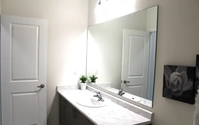 FOR LEASE! ✨  1187 Marathon Ave,Pickering, Ontario - Photo 9