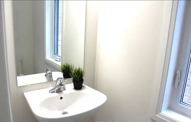 FOR LEASE! ✨  1187 Marathon Ave,Pickering, Ontario - Photo 11