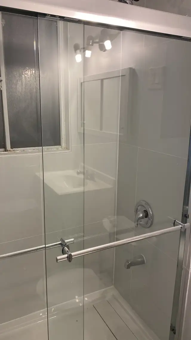 $2450 Brampton house for sale - Photo 3