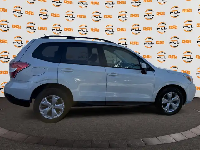 2015 Subaru Forester Backup camera AWD Heated seats - Photo 8