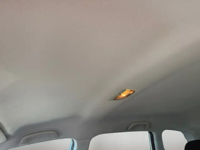 2015 Subaru Forester Backup camera AWD Heated seats - Photo 11