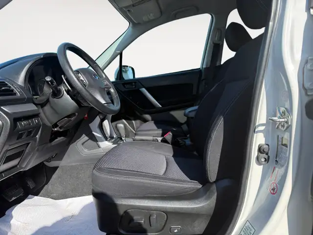 2015 Subaru Forester Backup camera AWD Heated seats - Photo 12