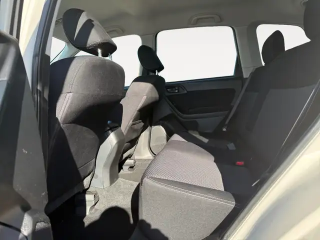 2015 Subaru Forester Backup camera AWD Heated seats - Photo 13