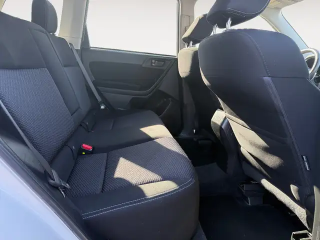 2015 Subaru Forester Backup camera AWD Heated seats - Photo 15