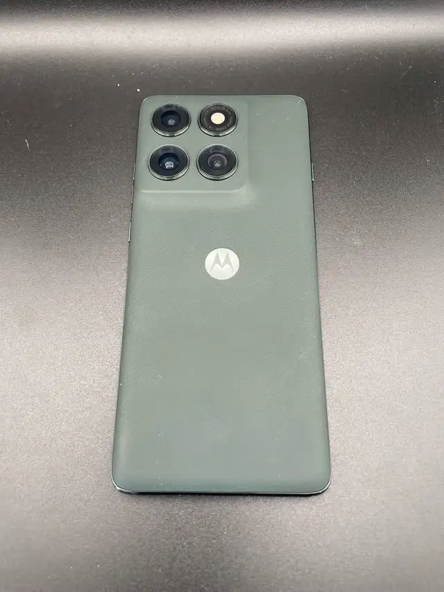 2025 MOTOROLA EDGE 256GB W/BOX - Photo 2
