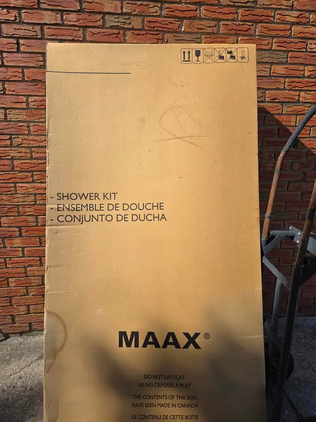 Maax 38 Himalaya 38 x 38 Polystyrene Center Drain Shower Kit