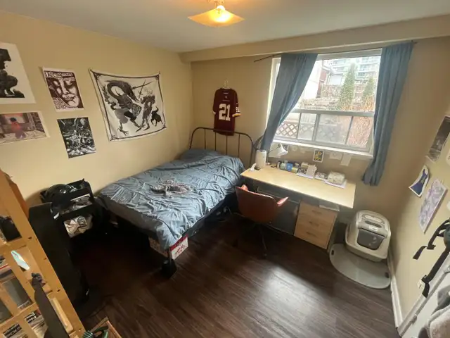 1 Roomie Steps to High Park & Bloor Subway, 3 Bedroom Apt, Now - Photo 4